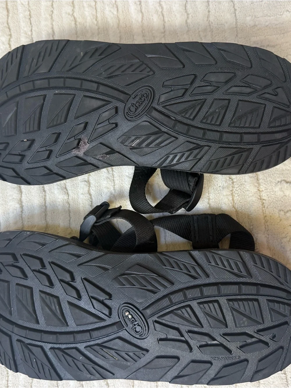 Chaco Men’s Z/Cloud 2 Black Toe Loop Hiking Sandals Size 13